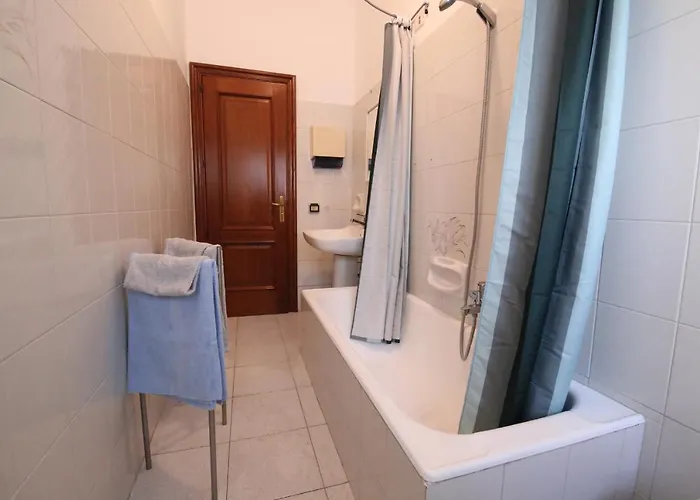 Cavour & Savoia Μπάρι